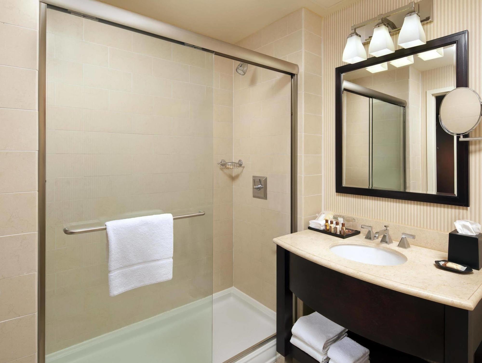 Sheraton Garden Grove-Anaheim South Exterior photo